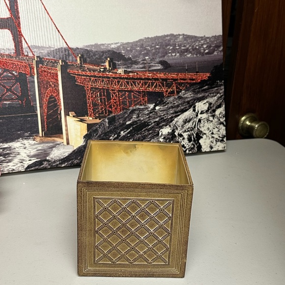 Home interiors and gifts resin Square vase - Picture 3 of 11